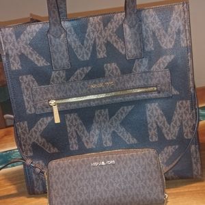 Michael kors Kenley large tote and zip wallet.
